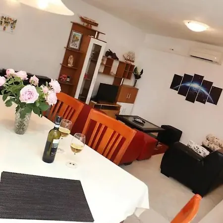 Frana-ugodan U Blizini Stare Jezgre Grada