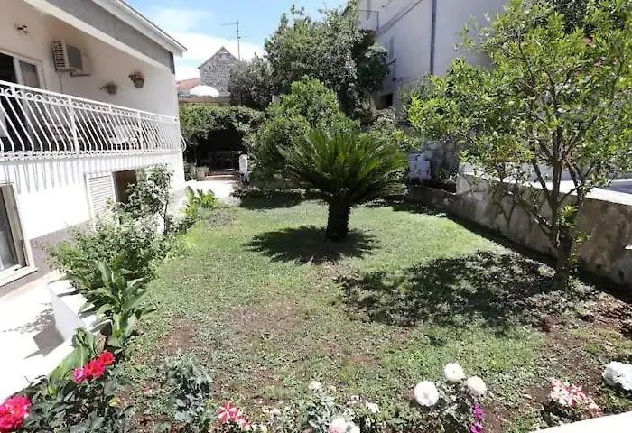 Appartement Frana-ugodan U Blizini Stare Jezgre Grada