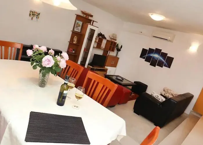 Frana-ugodan U Blizini Stare Jezgre Grada