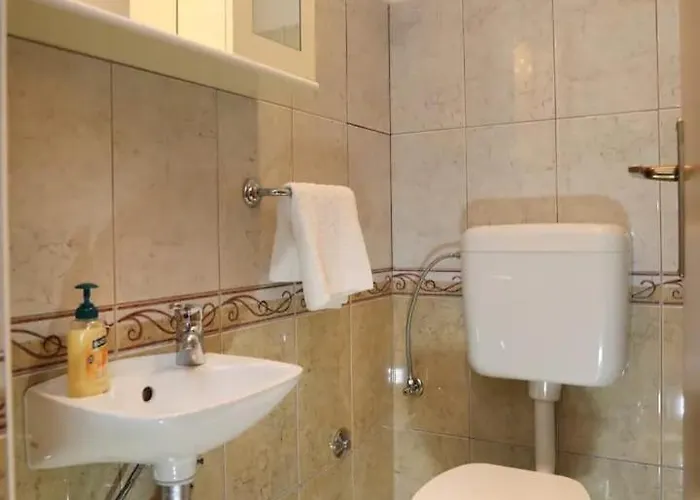 Frana-ugodan U Blizini Stare Jezgre Grada * トロギール