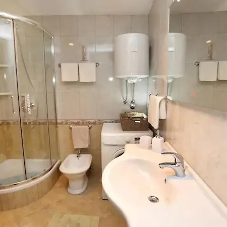 Frana-ugodan U Blizini Stare Jezgre Grada